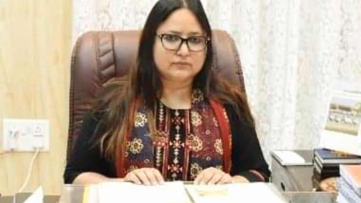 ग्राम चौपाल में अनुपस्थित चार अधिकारियों को डीएम की नोटिस