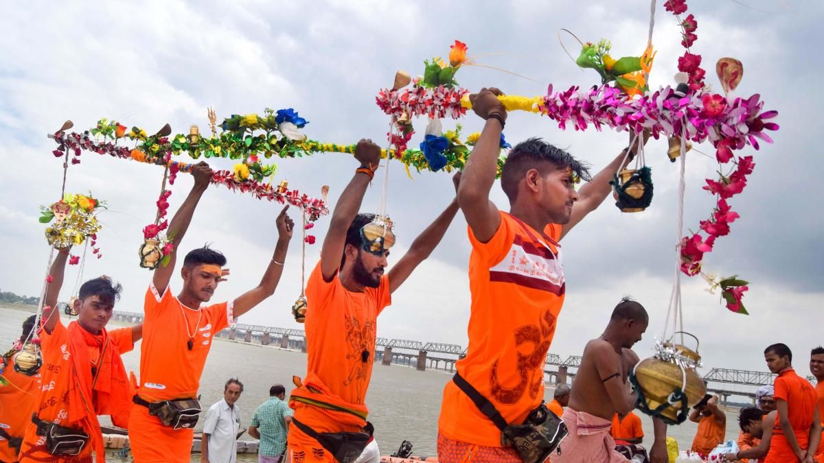 कांवड़ियों की टोली ओमघाट के लिए रवाना सुबह करेंगे जलाभिषेक