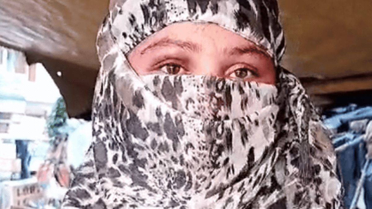 कानपुर में युवती ने प्रेमी को दौड़ाकर पीटा