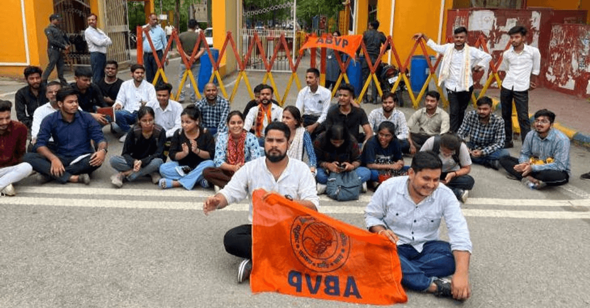 कानपुर विश्वविद्यालय में एबीवीपी कार्यकर्ताओं का हंगामा