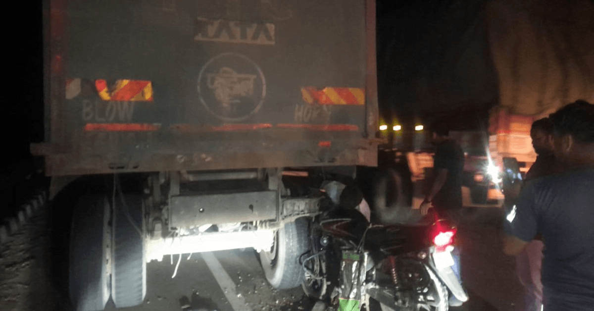 सजेती में खड़े ट्रक में घुसा बाइक सवार