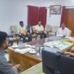 डीएम ने प्रोजेक्ट अलंकार योजना के तहत समिति की ली बैठक