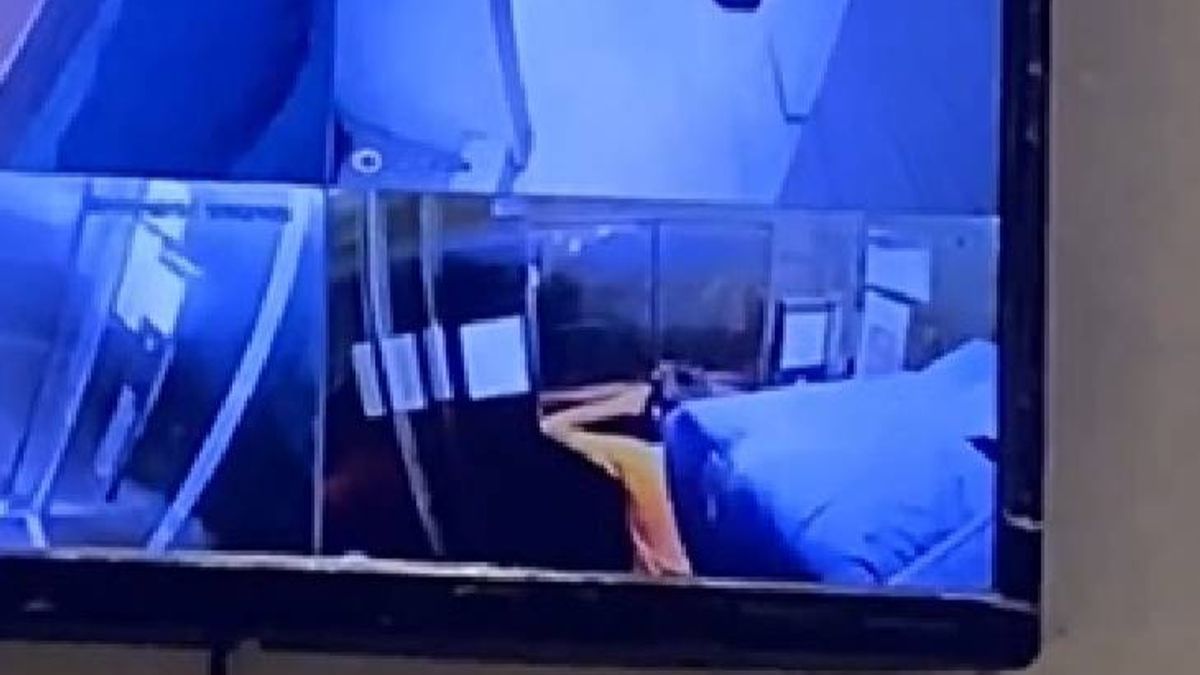 नोएडा की सोसाइटी लिफ्ट में फंसा डिलीवरी ब्वॉय