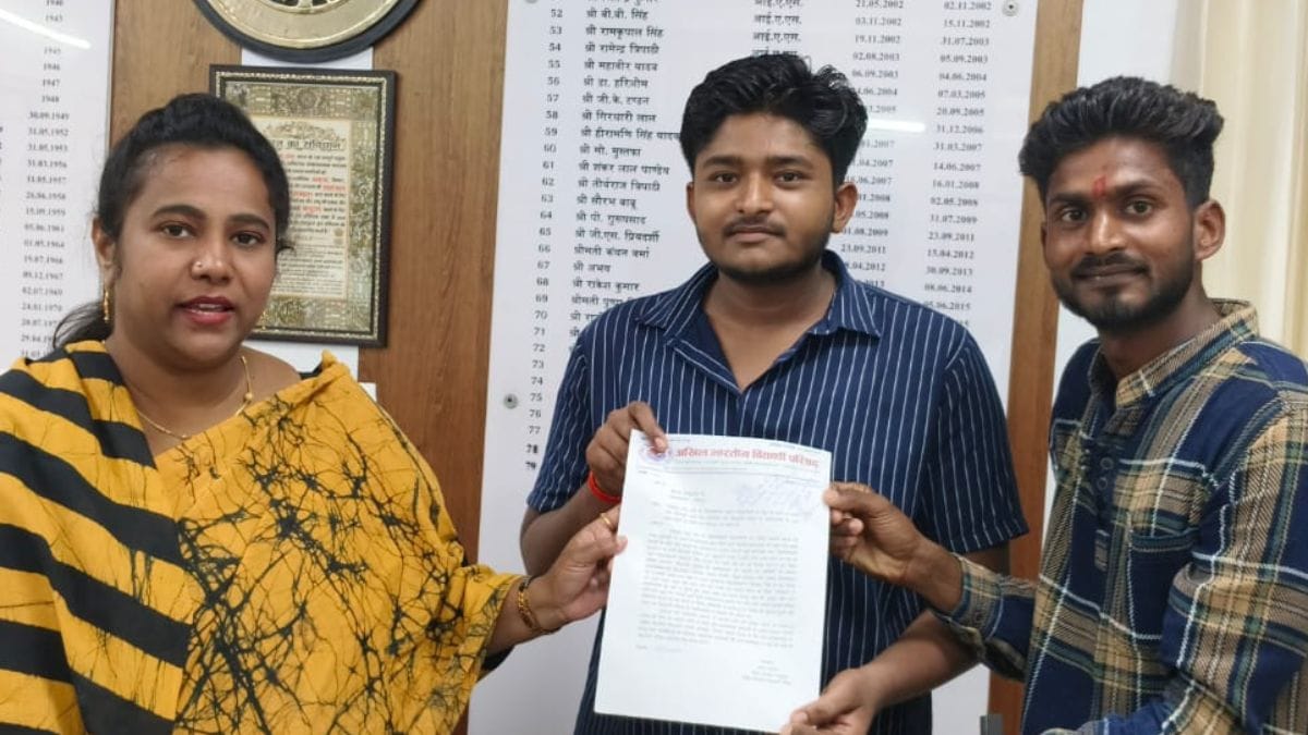 विद्यालय प्रबंध तंत्र पर आरोप, डीएम से शिकायत