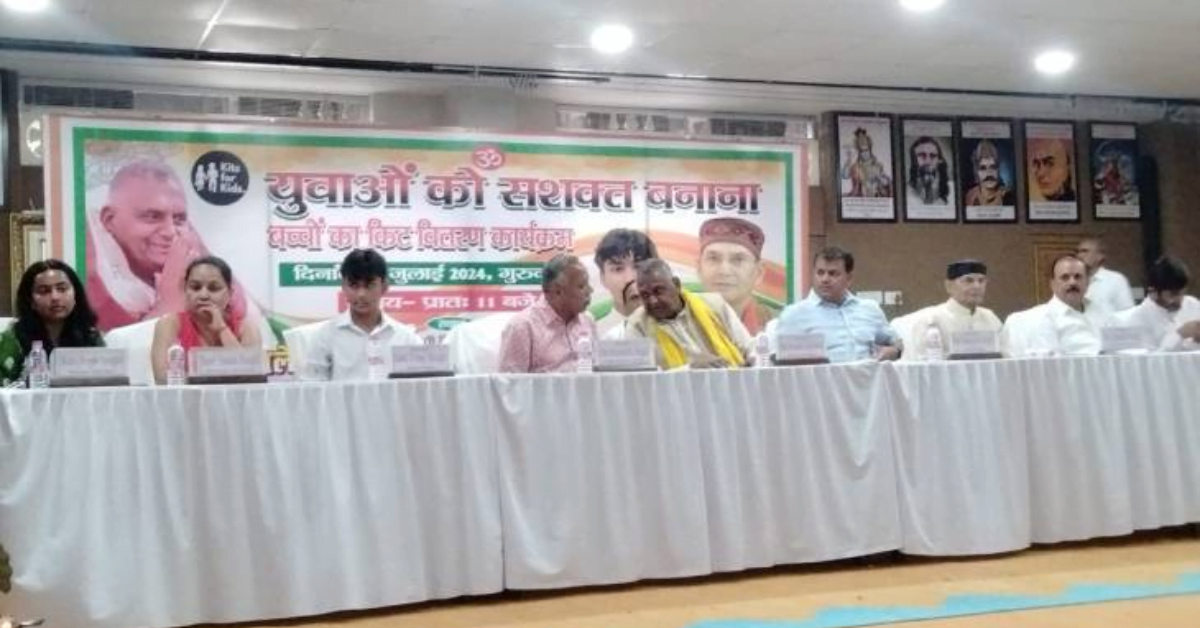 कानपुर में जरूरतमंद बच्चों को मिली स्टेशनरी