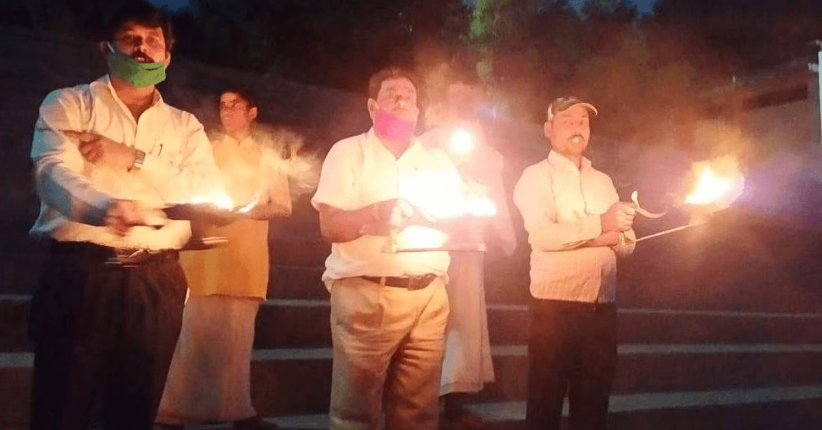 पूर्णिमा पर ओमघाट में हुई गंगा आरती