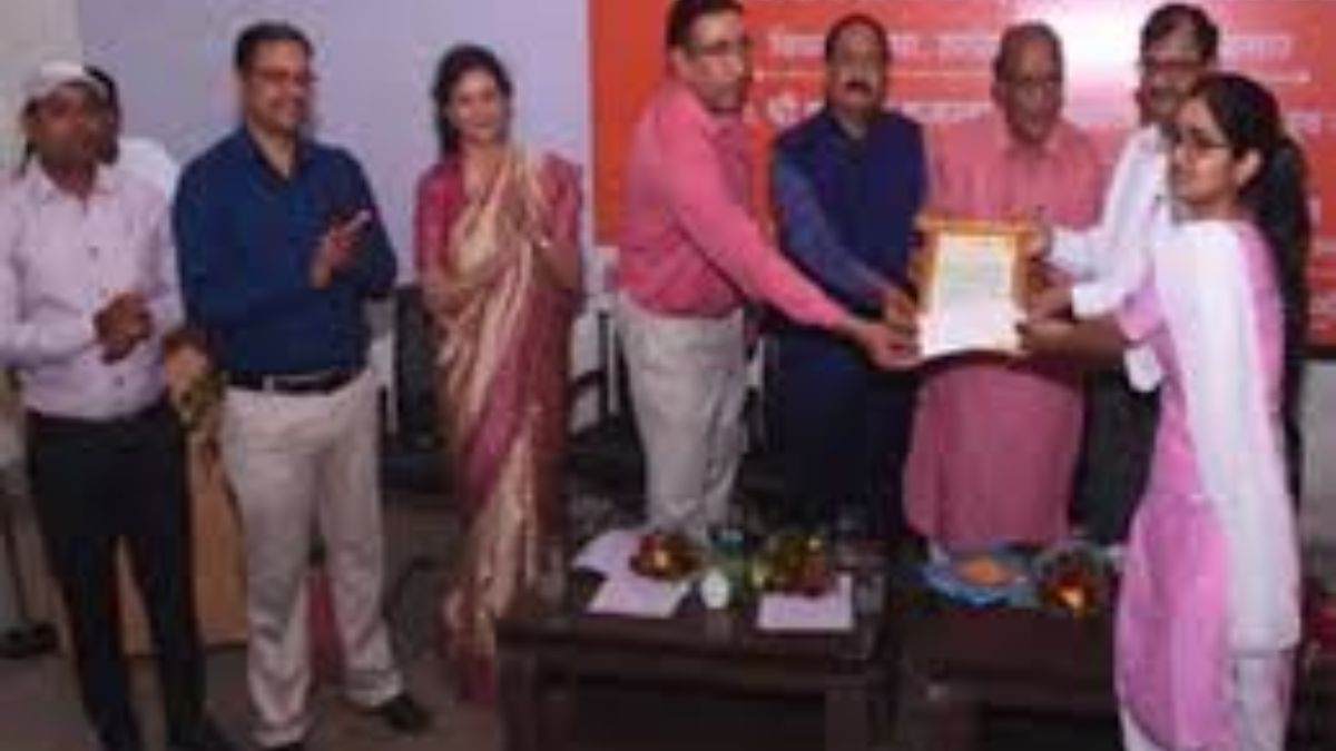 बैंक ऑफ बड़ौदा ने शिक्षकों का किया सम्मान