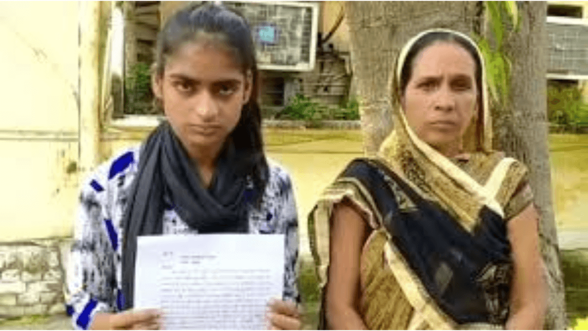 महिला ने दबंगों पर लगाए आरोप डीएम से शिकायत
