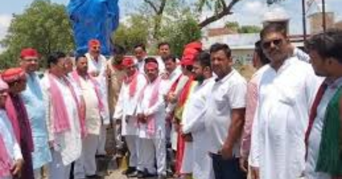 महराजा खेत सिंह खंगार की मूर्ति अराजकतत्वों ने तोड़ी, सपा ने किया प्रदर्शन