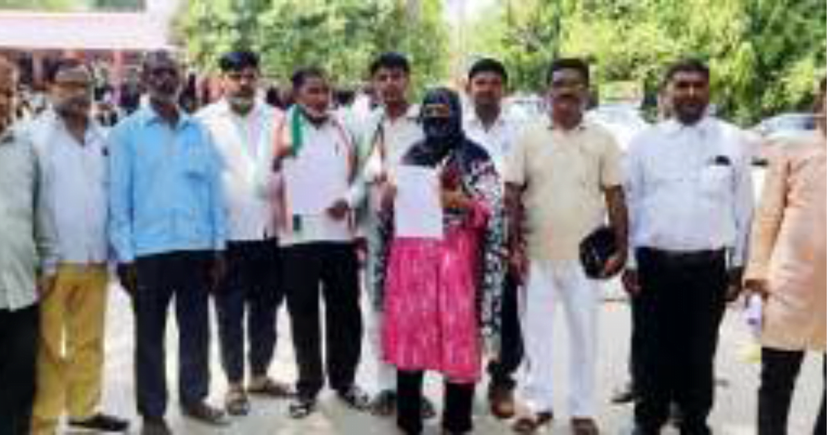 जम्मू-कश्मीर के लेफ्टीनेंट गवर्नर को ज्ञापन भेज मांगा इस्तीफा