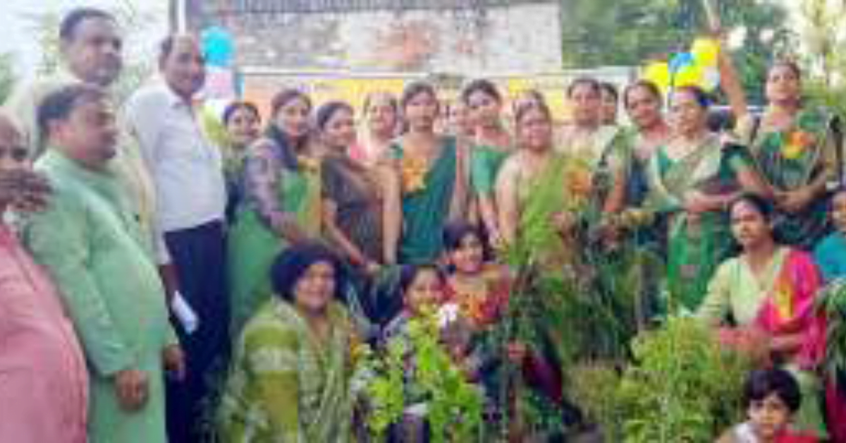 अखिल भारतीय दोसर वैश्य महासमिति की महिला इकाई ने किया वृक्षारोपण