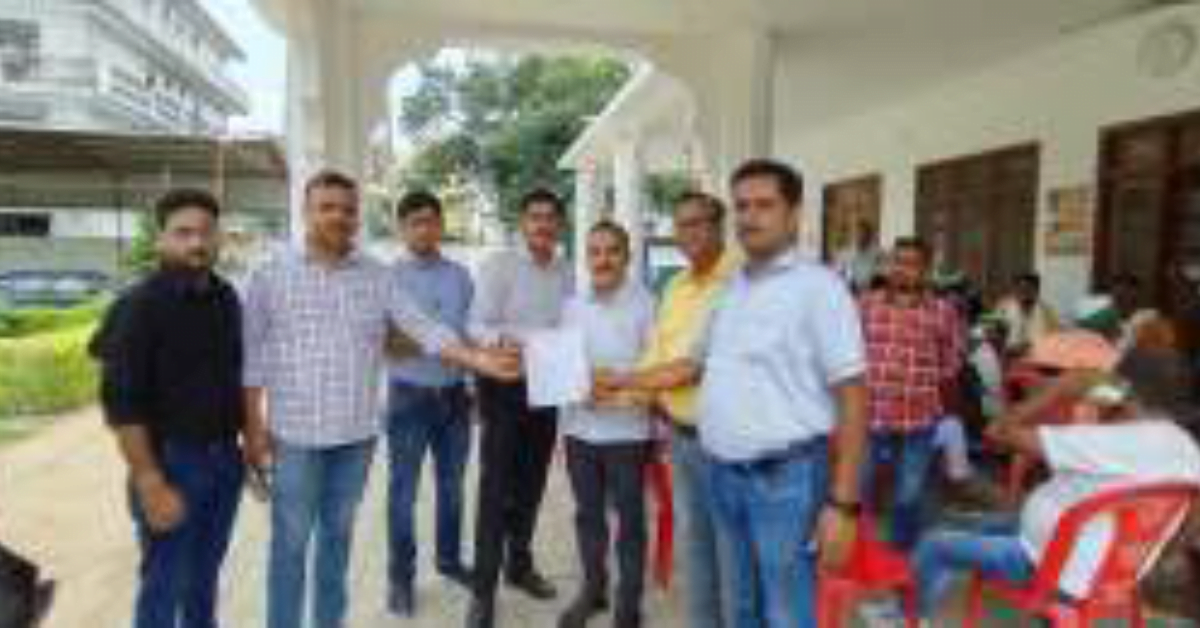 एलआईसी प्रीमियम से जीएसटी हटाने के लिए ज्ञापन सौंपा