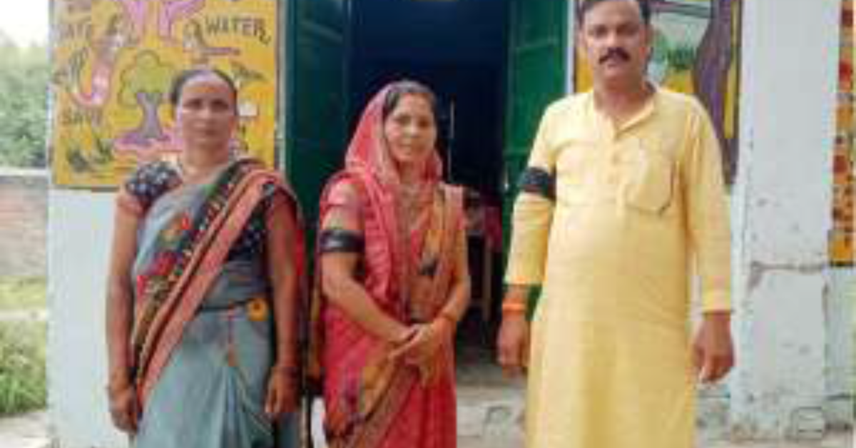 शिक्षामित्रों ने काली पट्टी बांधकर जताया विरोध