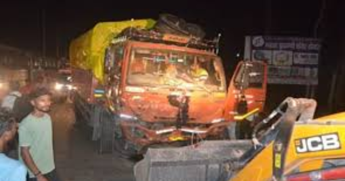 बरेली में कार और मिनी ट्रक में भिड़ंत, तीन मरे