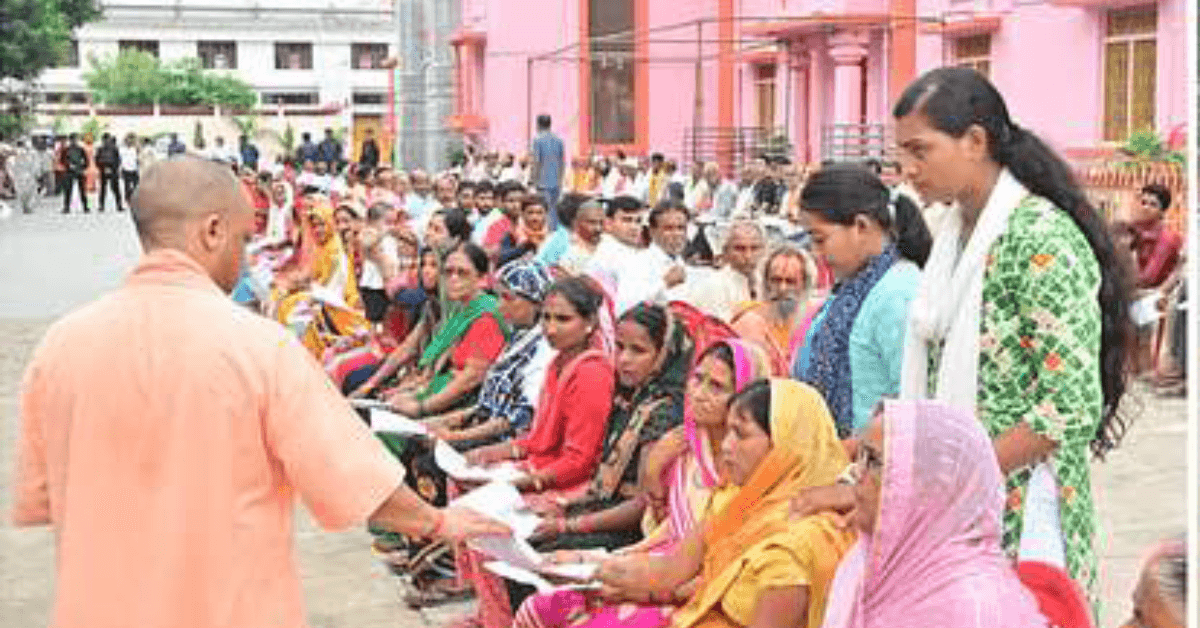 मुख्यमंत्री योगी आदित्यनाथ ने जनता दर्शन में समस्याओं के समाधान का दिया आश्वासन