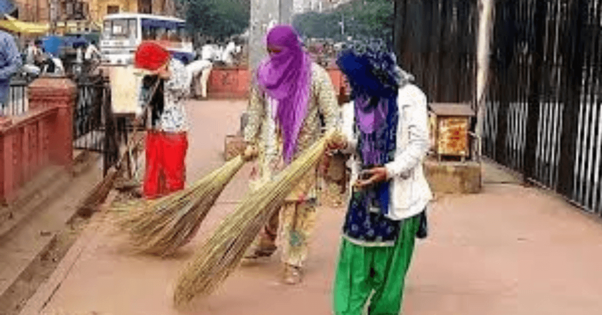 जीपीएस फोटो भेजने का सफाई कर्मियों ने किया विरोध