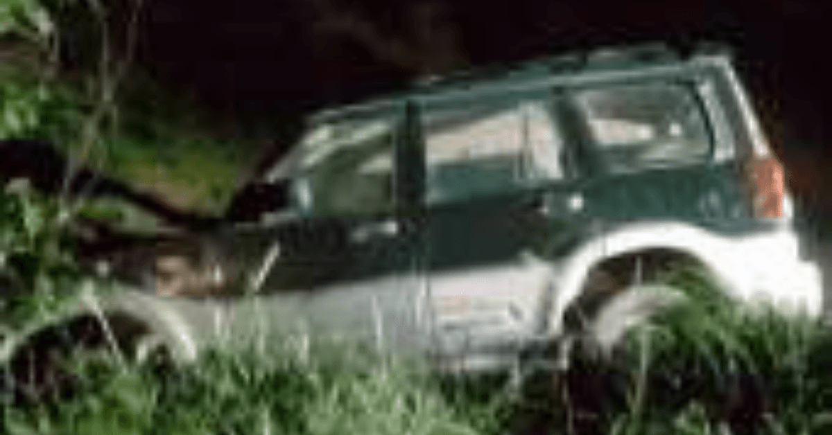 कानपुर में बेकाबू स्कॉर्पियो खड्डे में पलटी