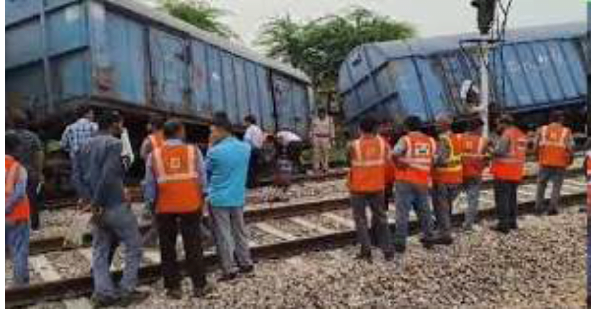 अमरोहा के बाद अलवर में मालगाड़ी के 3 डिब्बे पटरी से उतरे