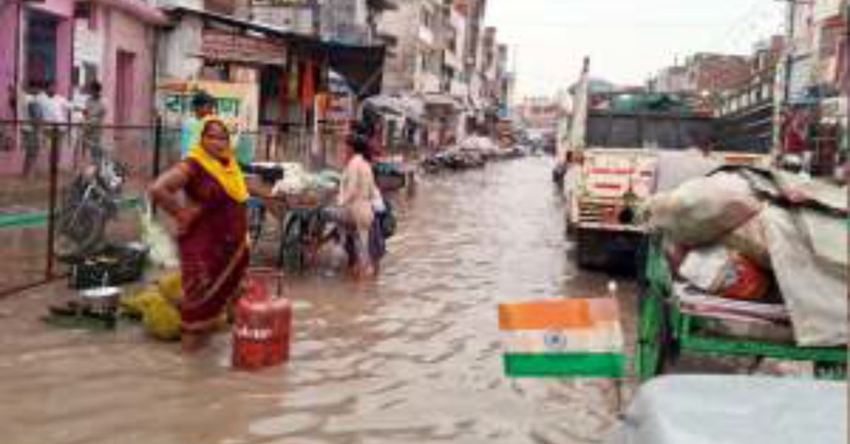 झमाझम बारिश से नगर की सड़कों पर जलभराव