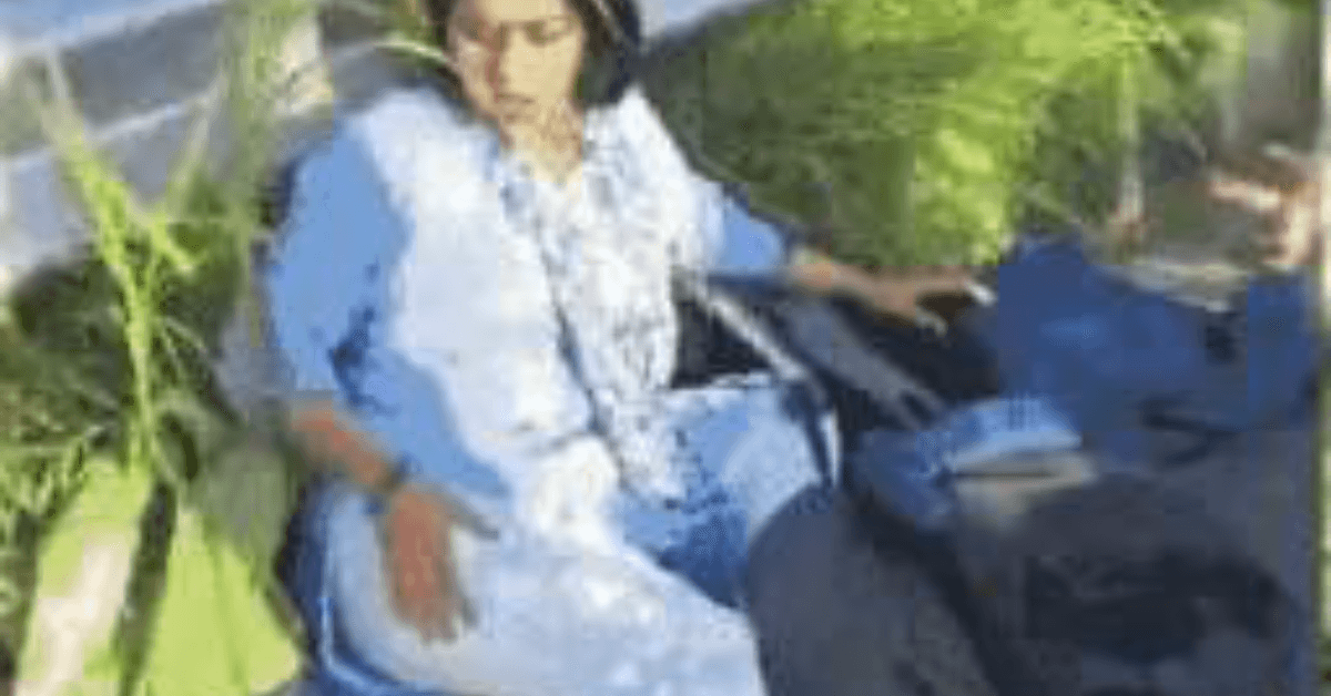 कानपुर में शिक्षिकाओं से भरी वैन पलटी