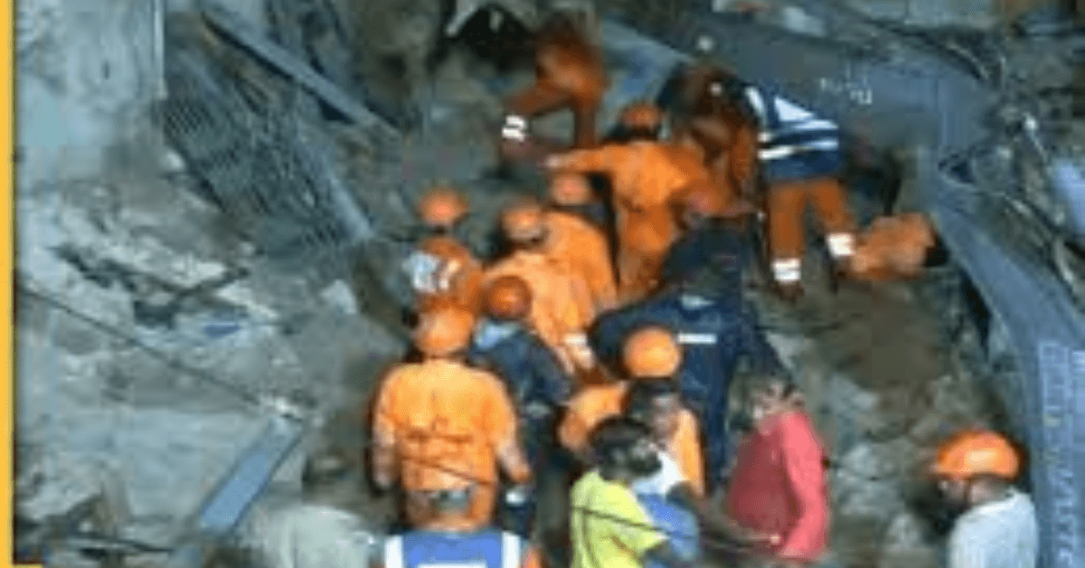 गुजरात में बारिश से इमारत गिरी, 3 की मौत