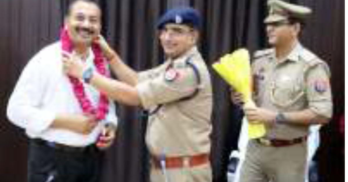 स्थानांतरित एसपी को दी भावभीनी विदाई