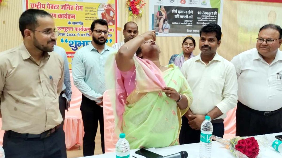जिलाधिकारी ने फाइलेरिया उन्मूलन अभियान का शुभारंभ किया