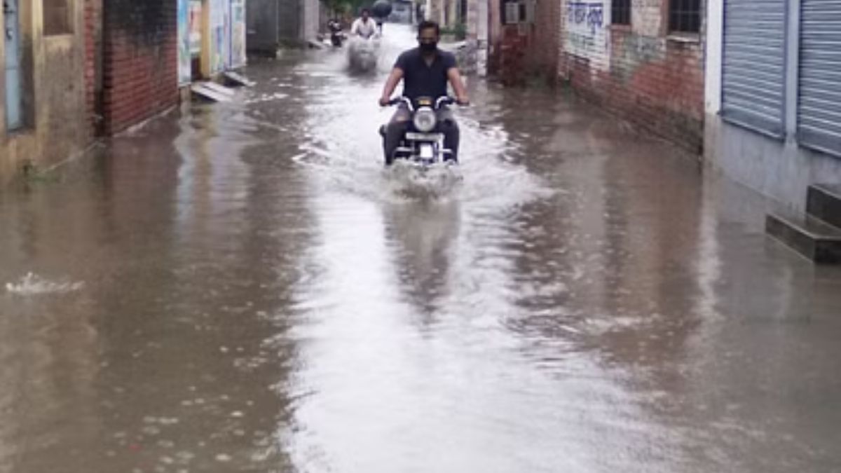 चेयरमैन ने जलभराव की कराई व्यवस्था