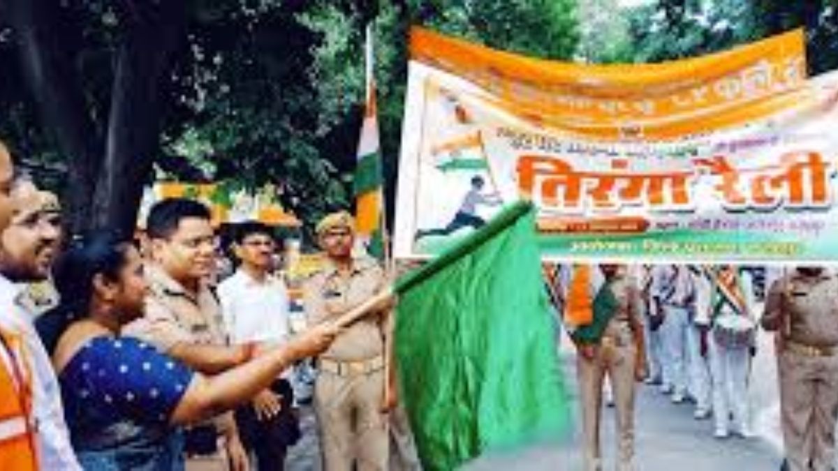 डीएम और एसपी ने जनपद स्तरीय तिरंगा रैली का किया शुभारंभ