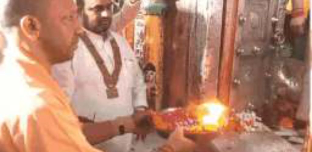 सीएम योगी ने संभाली मिल्कीपुर की कमान