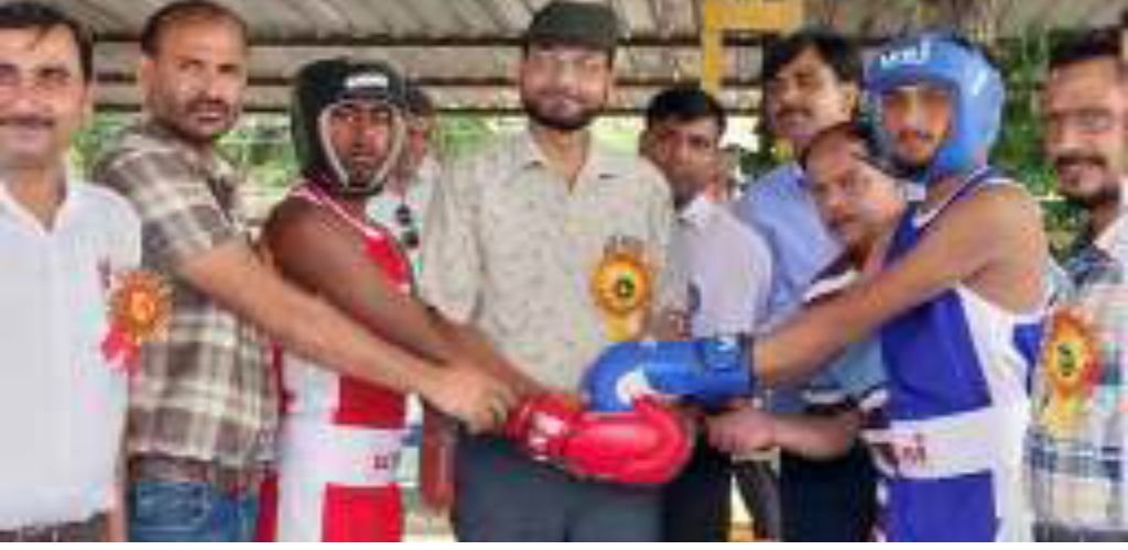 कानपुर में 68वीं जनपदीय विद्यालय मुक्केबाजी में लगे पंच कृष, अल्तमश रफीक, सुजीत ने लगया ने जीता स्वर्ण पदक