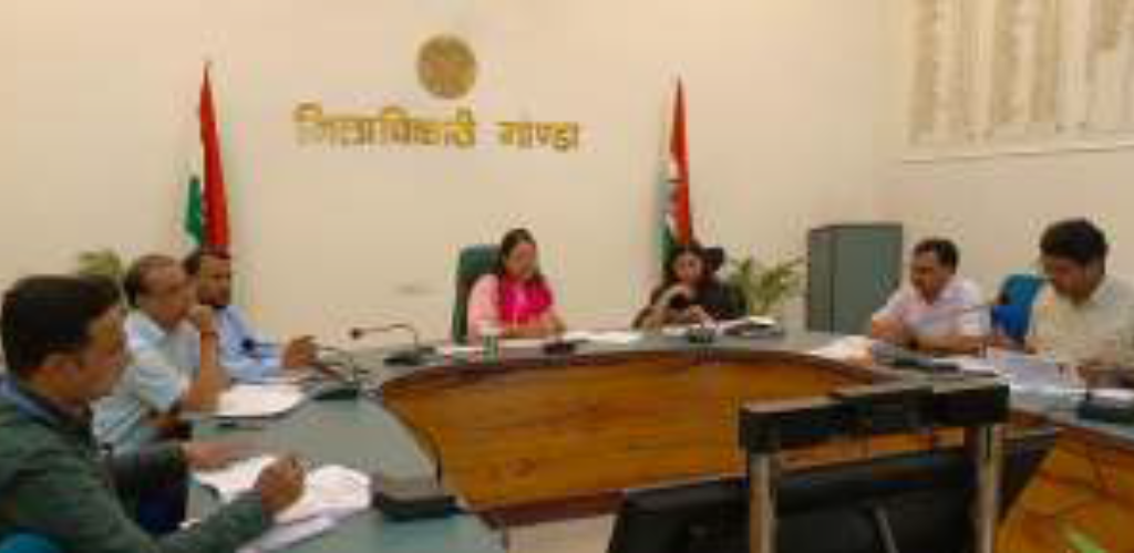 डीएम ने की जिला स्तरीय सलाहकार समिति एवं बैंकर्स समिति की समीक्षा बैठक