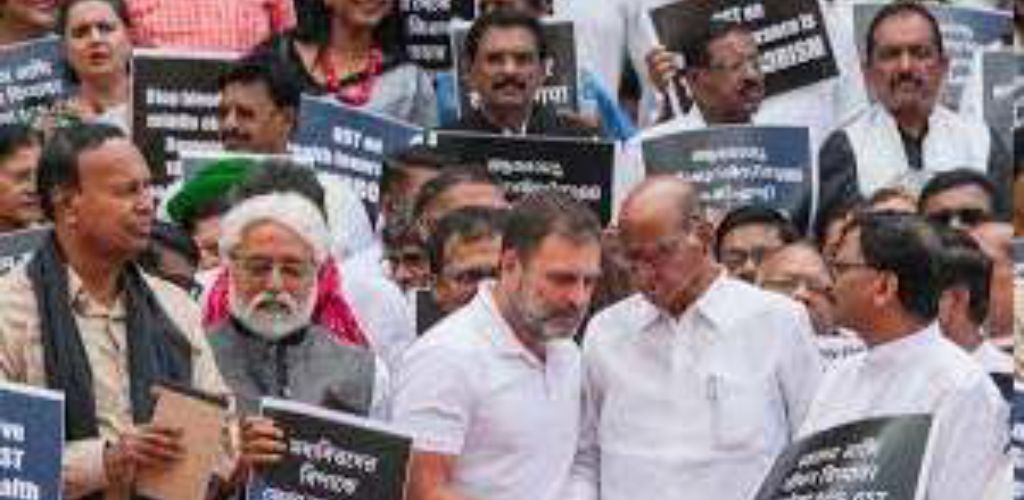 हर आपदा से पहले टैक्स का अवसर तलाशना सरकार की असंवेदनशील सोच का प्रमाण: राहुल गांधी