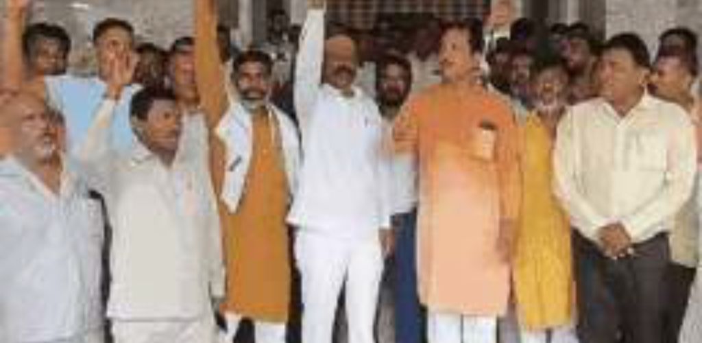 कानपुर नगर निगम में पूरी तरह हड़ताल