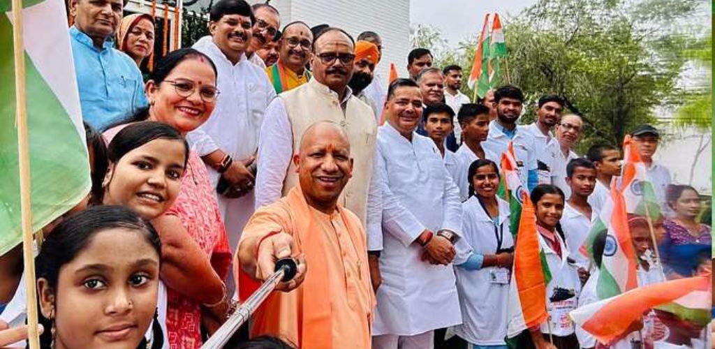 राष्ट्र प्रथम की भावना से करें काम: सीएम योगी