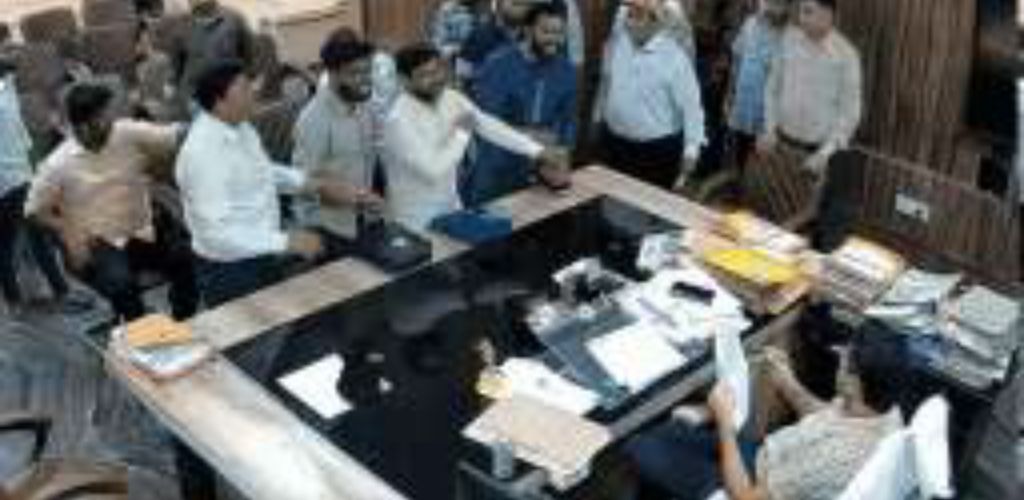 कानपुर नगर निगम की हड़ताल खत्म