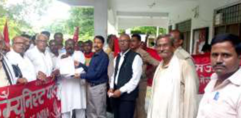 भवन निर्माण कर्मकार मजदूर यूनियन ने मुख्यमंत्री को दिया ज्ञापन