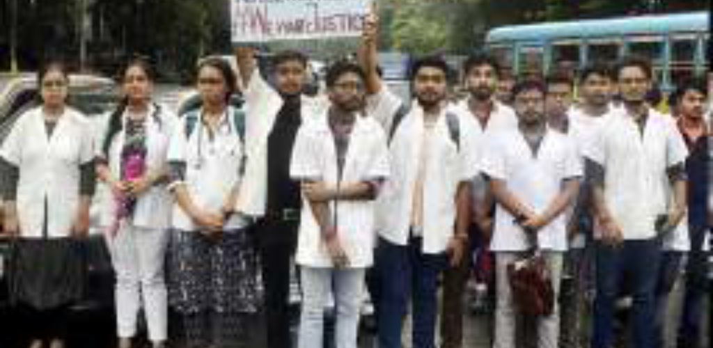 कोलकाता ट्रेनी डॉक्टर का रेप-मर्डर, मेडिकल कॉलेज के सुपरिटेंडेंट हटाए