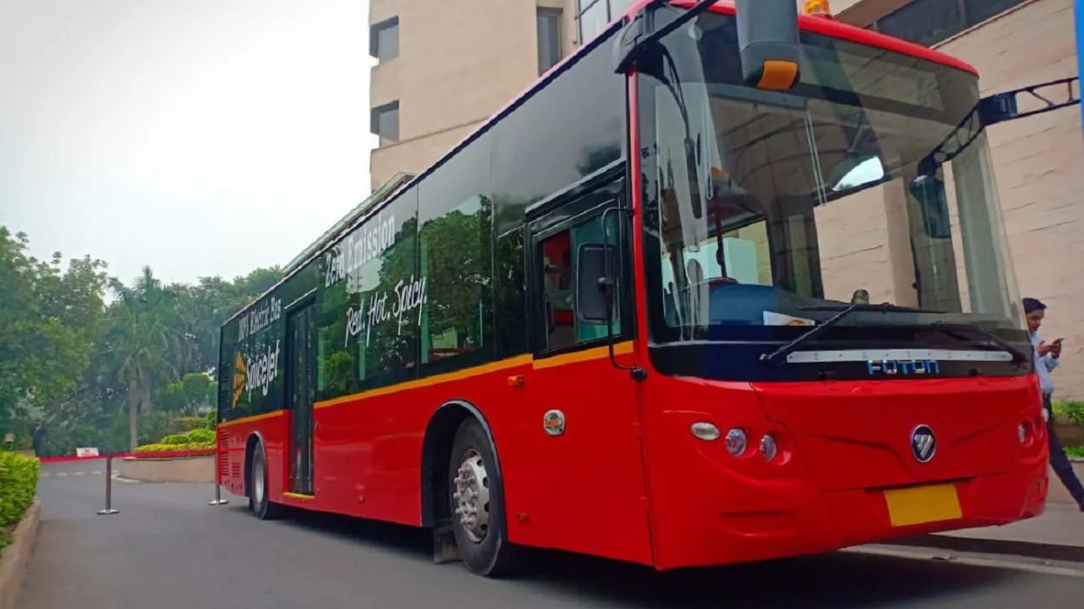 ई-बस सेवा का प्रभारी अधिकारी बर्खास्त 15 लाख का जुर्माना