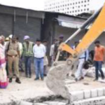 मेट्रो के निर्माण कार्य पर फूटा महापौर का गुस्सा, फुटपाथ तुड़वाया, बोलीं- बीच के लोग नहीं कर रहे ठीक काम