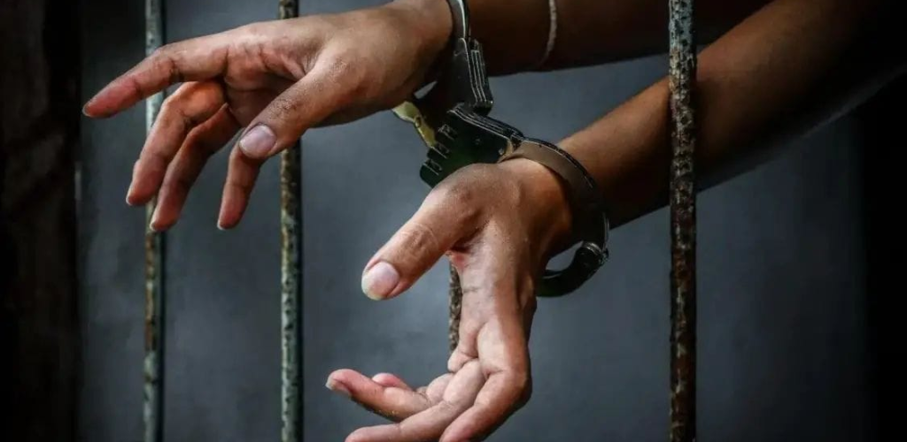 मोबाइल पर रील देखने को लेकर विवाद, सिरफिरे ने युवक की बांके से काटी गर्दन