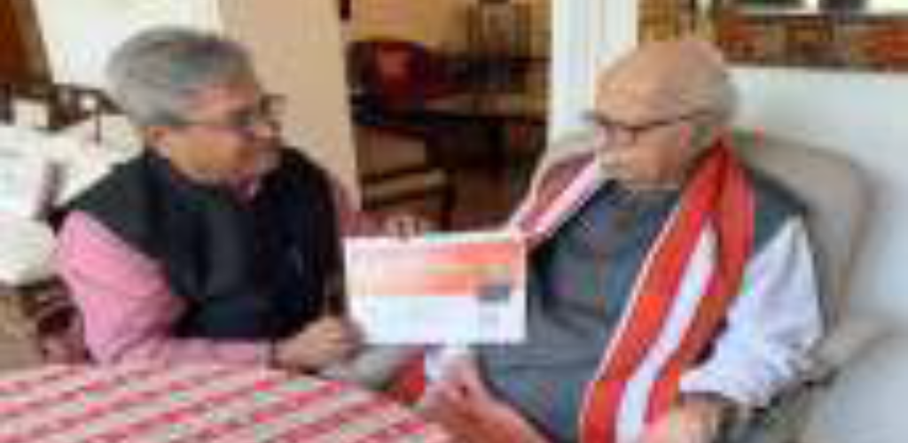 लालकृष्ण आडवाणी ने रिन्यू कराई ठश्रच् की सदस्यता, पार्टी अध्यक्ष जेपी नड्डा भी