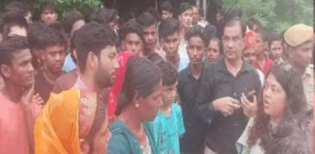कानपुर के स्कूल में तोड़फोड़ पर दोषी प्रिंसिपल का टन्न्ांसफर 10 घंटे बिजली न आने पर छात्रों ने किया हंगामाय ब्क्व् को मिली थी खामियां