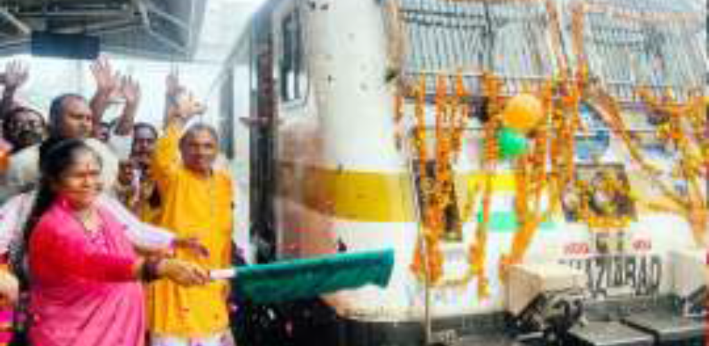 जम्मू मेल को पूर्व केंद्रीय राज्यमंत्री ने दिखाई हरी झंडी