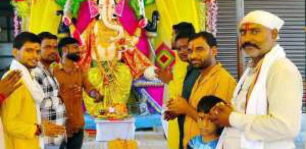 पांडालों में गूंजे गणपति बप्पा मोरया.... - शहर में बह रही भगवान गजानन की भक्ति - गणेश महोत्सव के दूसरे दिन भी भगवान की पूजा