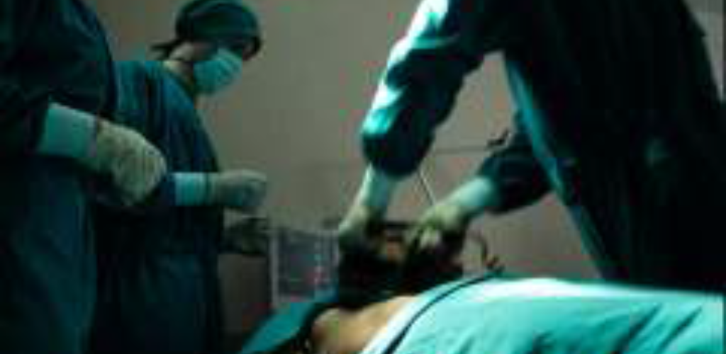 यूट्यूब देखकर सर्जरी कर रहा था डॉक्टर, 15 वर्षीय मरीज की हुई मौत, ठपींत के छपरा में सनसनीखेज मामला