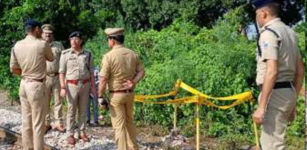 ट्रेन को बेपटरी करने की साजिश में एक और बड़ा खुलासा, ट्रैक के किनारे मिले चौंकाने वाले सबूत!