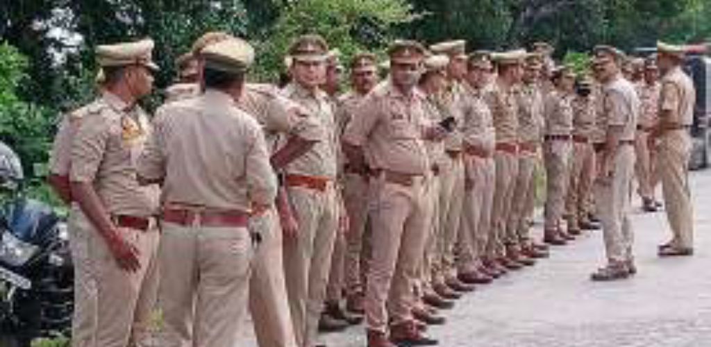 एसीपी अमरनाथ बाबूपुरवा हटाए गए, पेशकार के घूस लेते पकड़े जाने के बाद हुआ आदेश