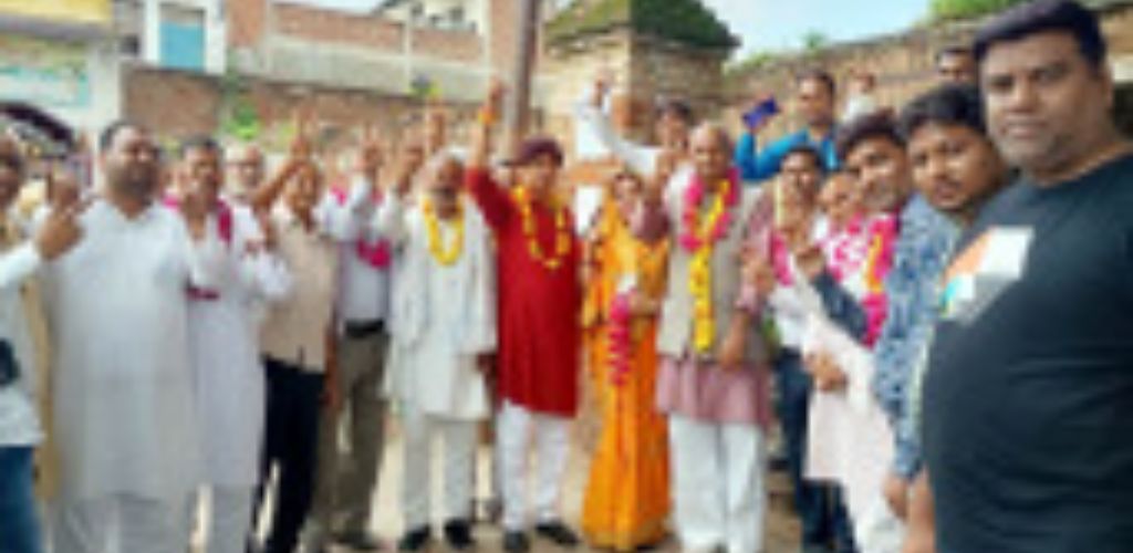 साधन सहकारी समिति के राजेंद्र निगम अध्यक्ष निर्वाचित उपाध्यक्ष पद पर पूर्व प्रधान रीना यादव भी निर्विरोध निर्वाचित, सपाइयों में हर्ष