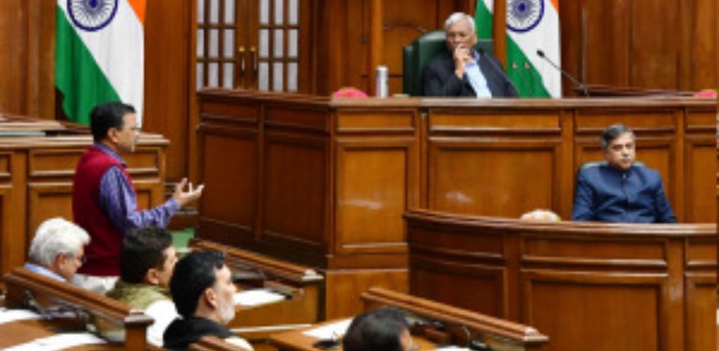 ब्ड की कुर्सी छोड़ते ही विधानसभा में बदली अरविंद केजरीवाल की सीट, अब 1 नहीं 41 नंबर पर बैठेंगे, जानें आतिशी को कौन सा मिला